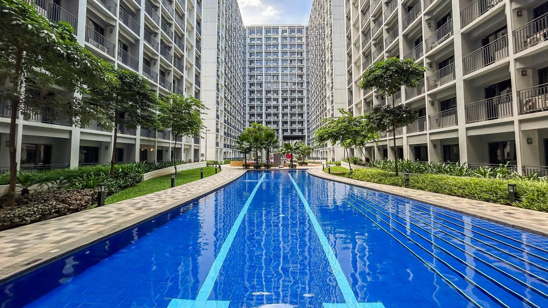 Apartment 2 Side-By-Side P00L Front Condos, 6 Beds, 2 Cr, 2 Kitchen For 10 Guests At Moa Manila